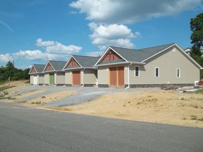 Primary Photo - Fairfield Drive & Insterstate 81