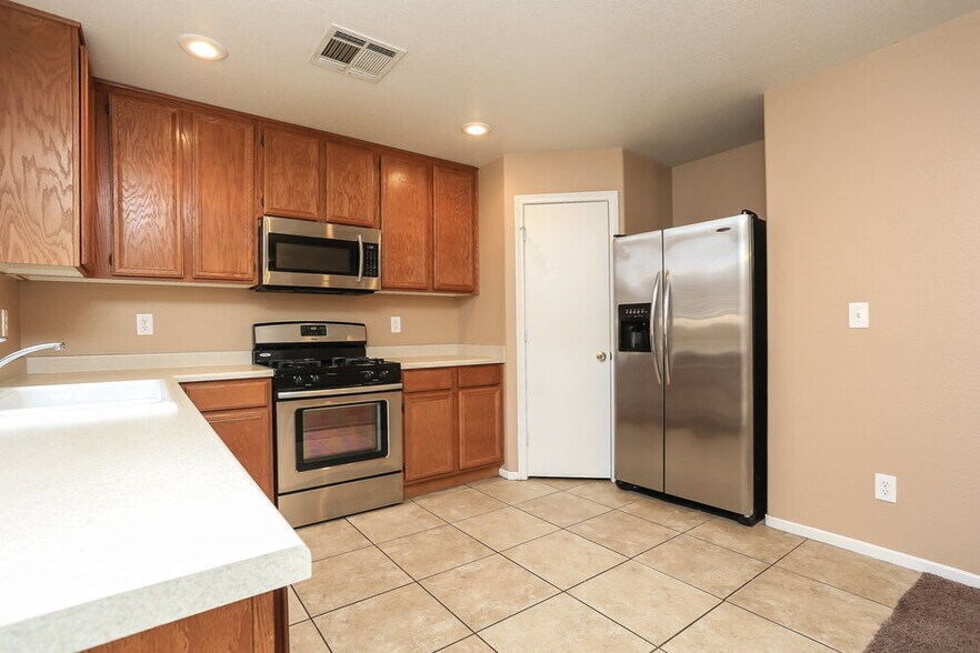 Building Photo - 4973 Blue Marlin Ave