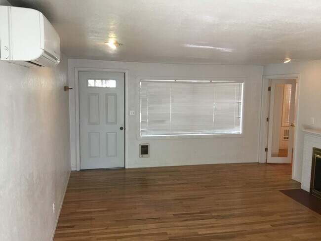Building Photo - Great 3 Bedroom, 1.5 Bathroom Home in SE Eugene