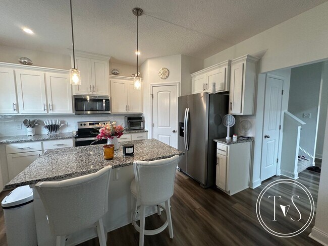 Building Photo - RATE DROP ALERT (was $2500/month) and FALL...