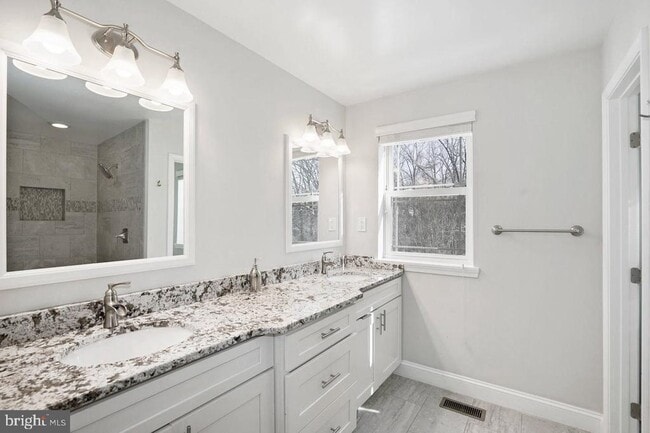 Building Photo - 2809 Bolling Rd