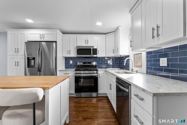 Building Photo - 75 Commercial St