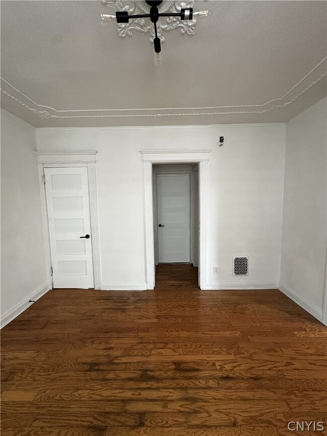 Building Photo - 113 E Brighton Ave