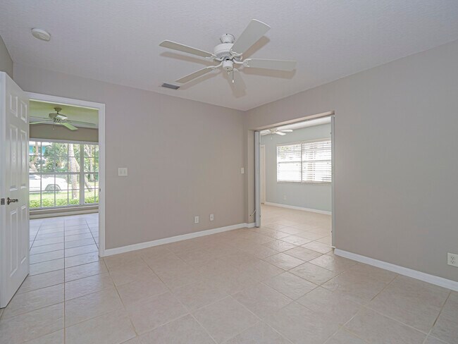 Building Photo - 922 Pirate Cove Ln
