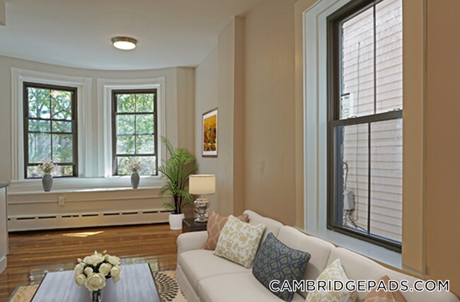 Building Photo - 102 Willow St