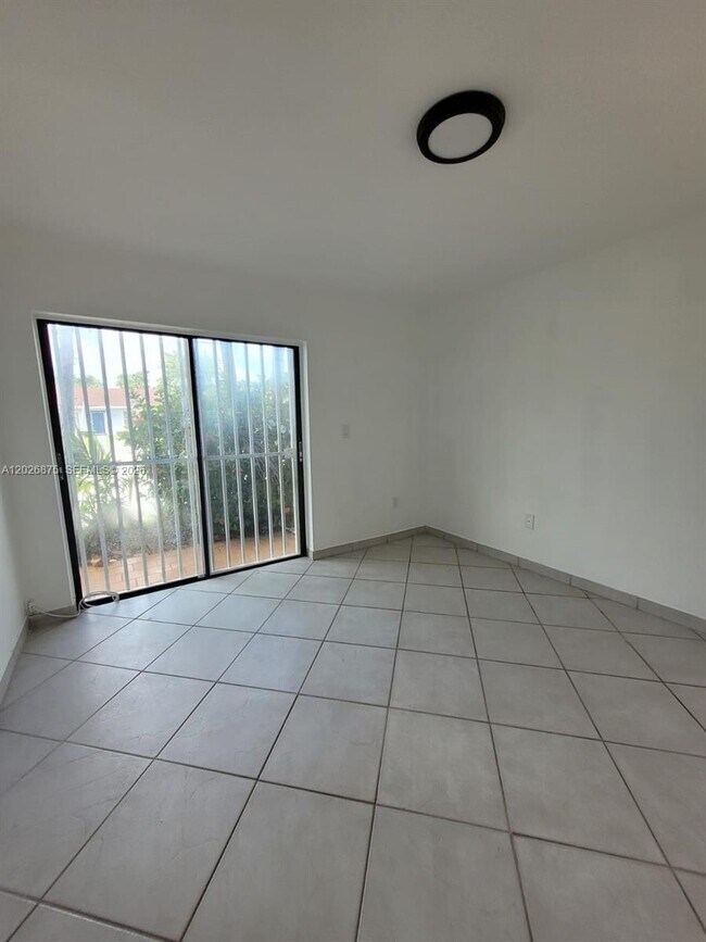 Building Photo - 2438 SW 109th Ct