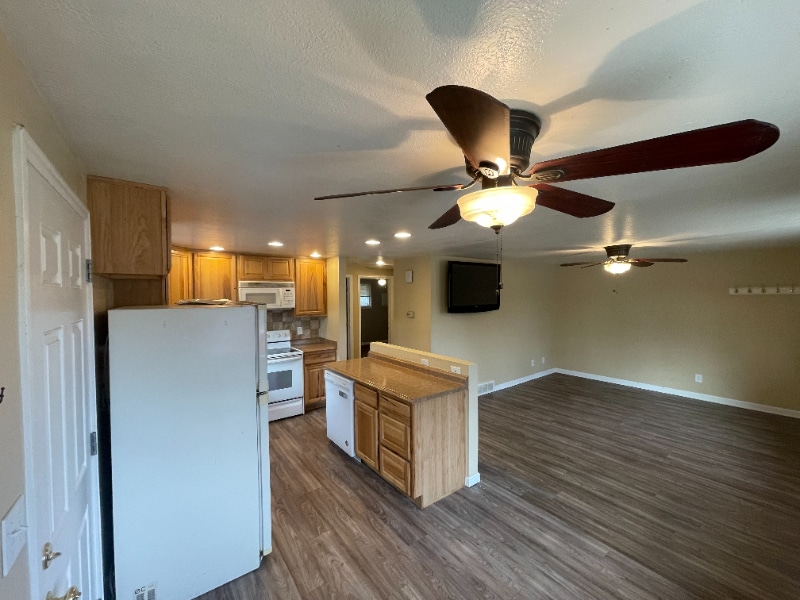 Building Photo - 1075 Winona Dr