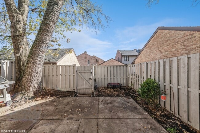 Building Photo - 800 Concord Ln