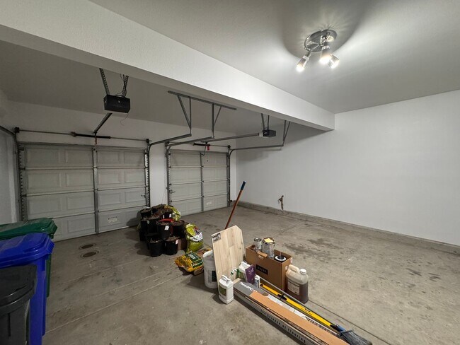 Building Photo - Newly Renovated Modern 3-Bedroom Home with...