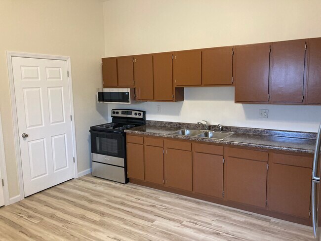 Building Photo - 51 E Main St