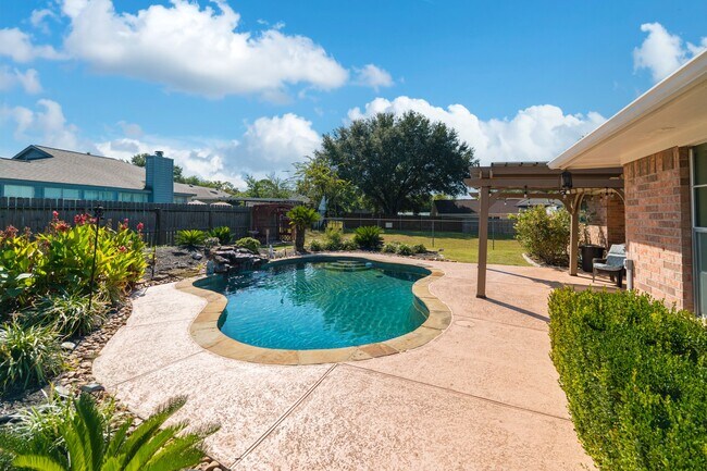 Building Photo - 13417 Bunker Hill Dr