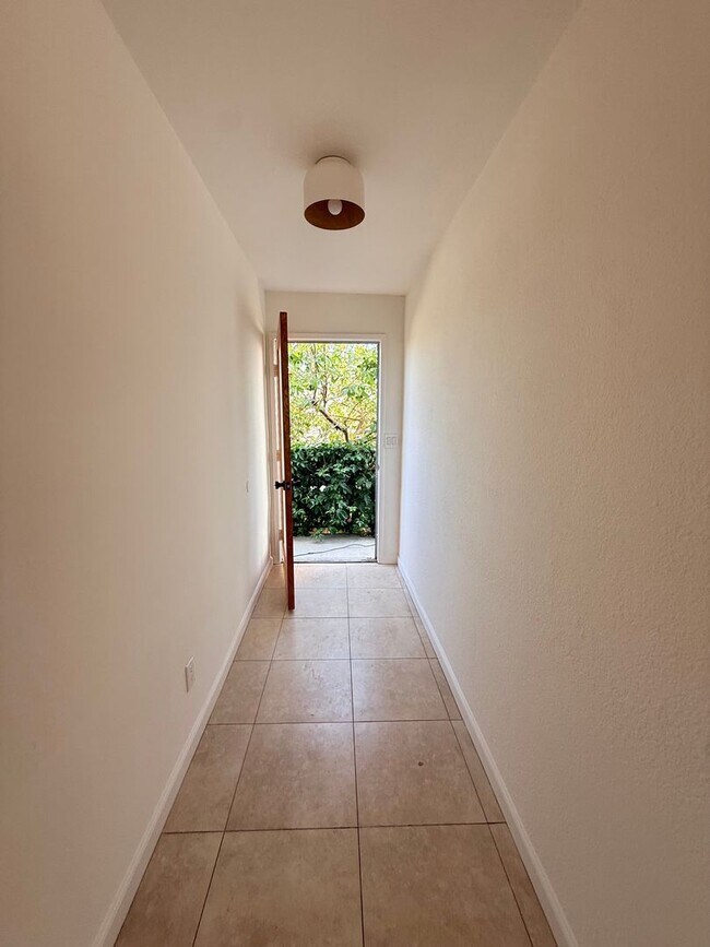 Building Photo - 1027 Coronado Ter