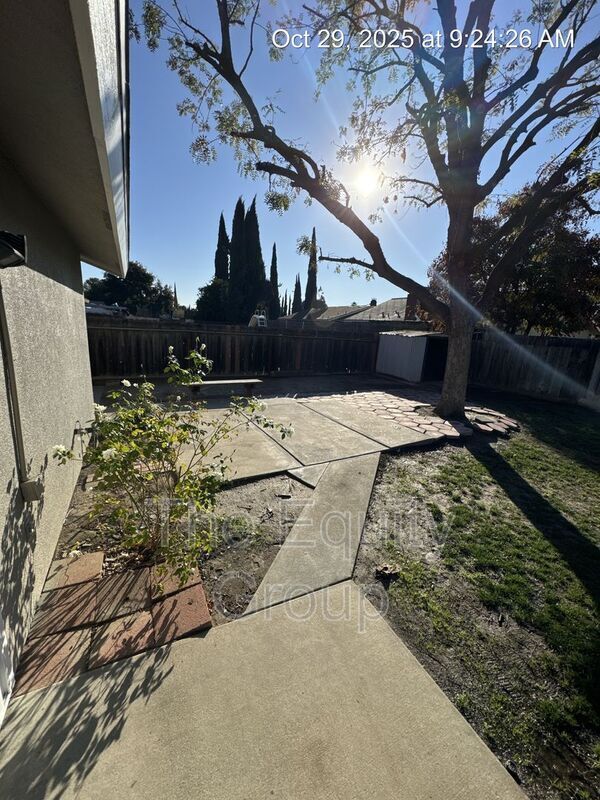 Building Photo - 951 Orangewood Ct