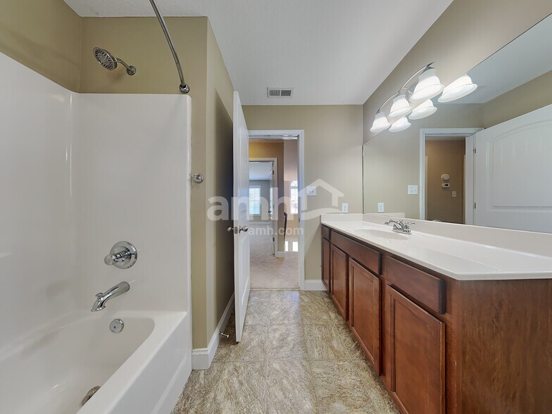 Building Photo - 4721 Dawn Oaks Ln