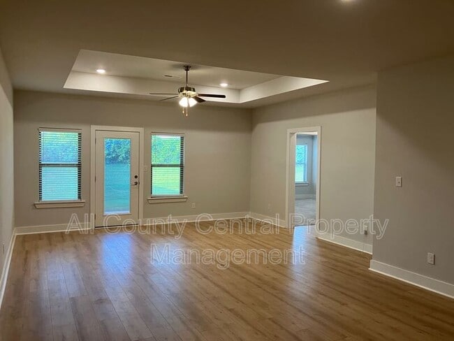 Building Photo - 132 Clift Farm Dr