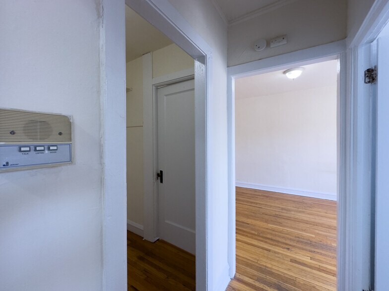 Building Photo - 3308 W Schubert Ave