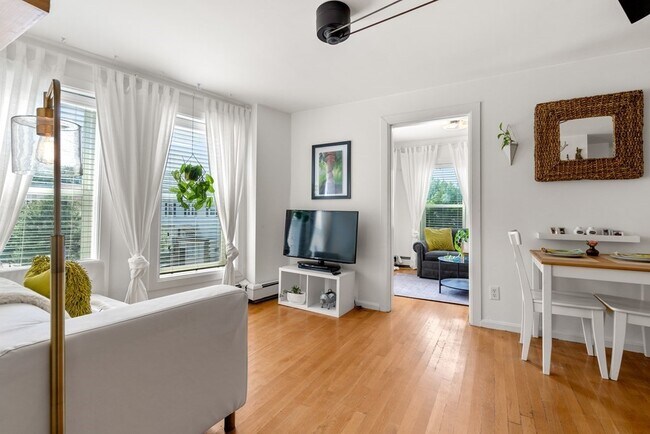 Building Photo - 84 Savin Hill Ave