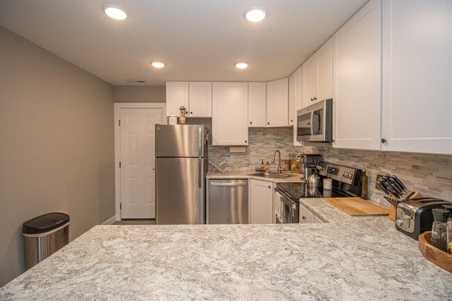 Building Photo - 301 Sanford Ave