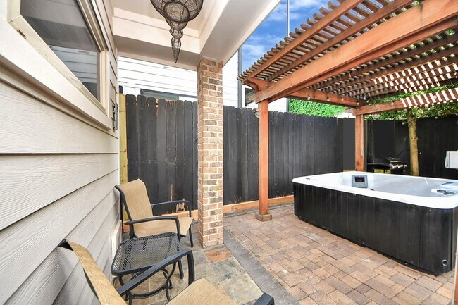 Building Photo - 1305 Birdsall St