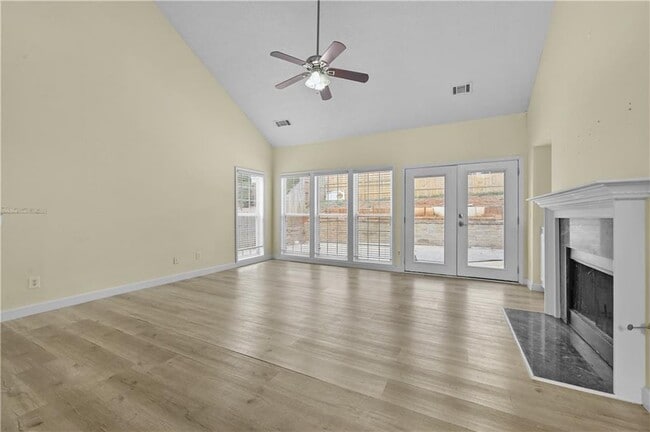 Building Photo - 675 Manor Glen Dr