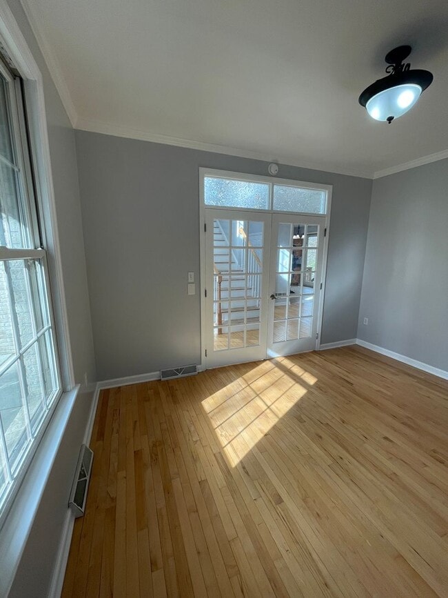 Building Photo - Beautiful custom built 5 bed 4 bath home with finished basement ready for you to move-in!