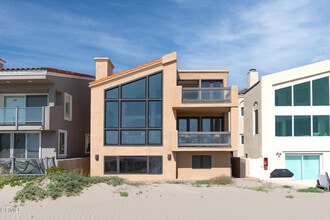 Building Photo - 3265 Ocean Dr