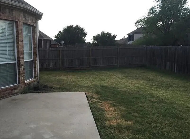 Building Photo - 2525 Persimmon Dr