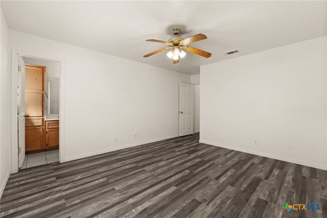 Building Photo - 1405 Chips Dr