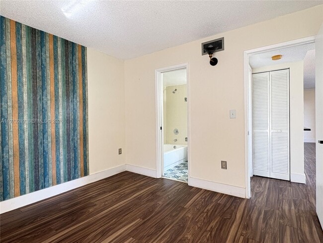 Building Photo - 9285 SW 125th Ave