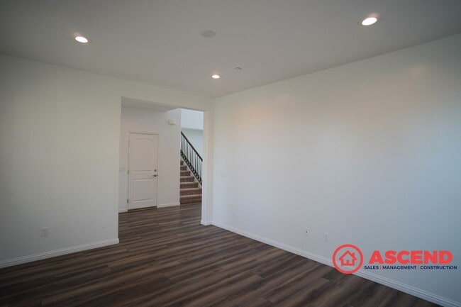 Building Photo - Beautiful 4-Bedroom Located In Highgate Community!