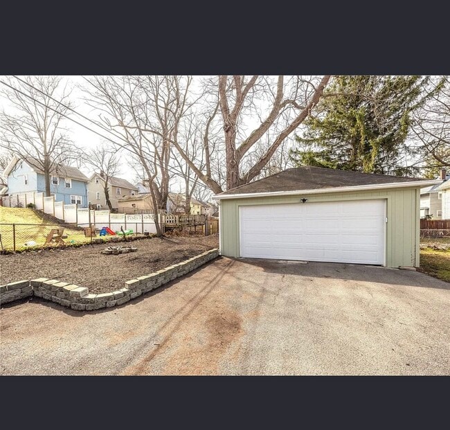 Building Photo - 231 Brooks Ave