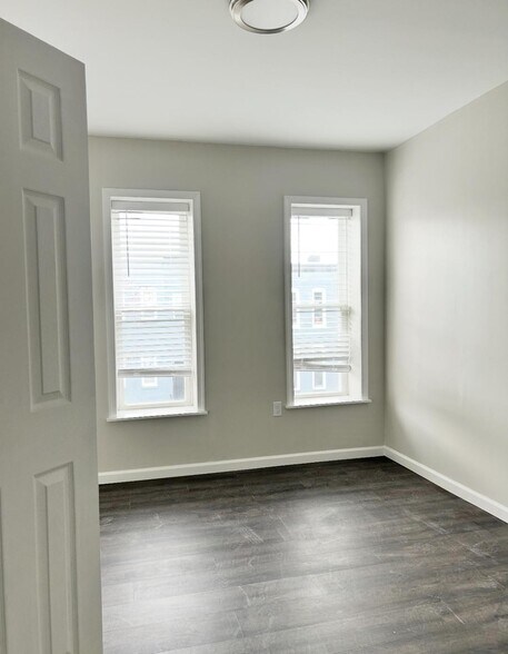 Building Photo - 1532 Holbrook St