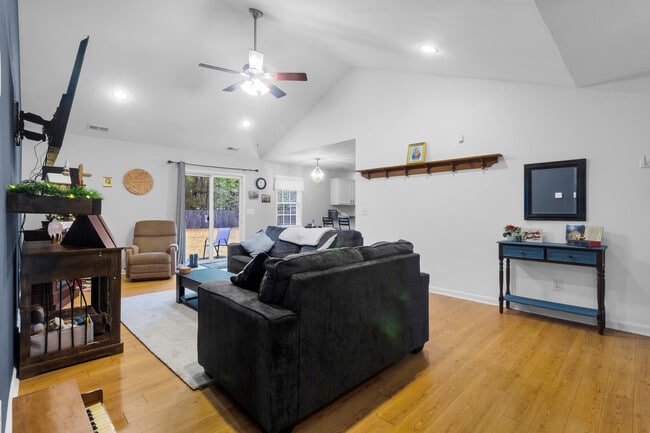 Building Photo - 158 Oakley Dr