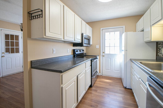 Building Photo - 207 Ruf Dr