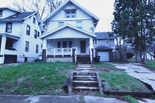 Building Photo - 316 Grand Ave