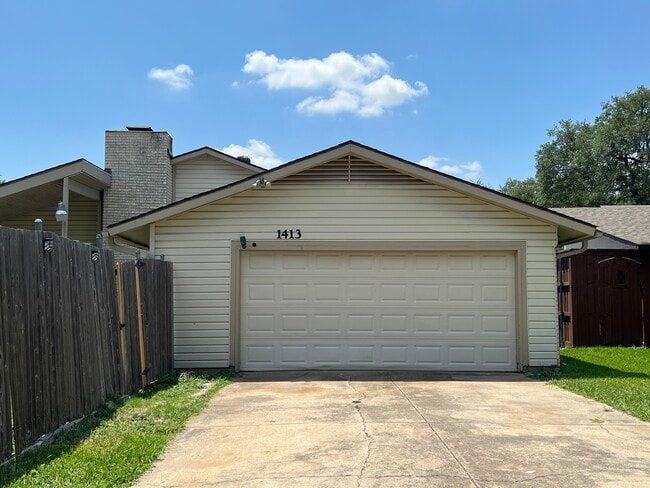 Building Photo - 1413 Glouchester Dr