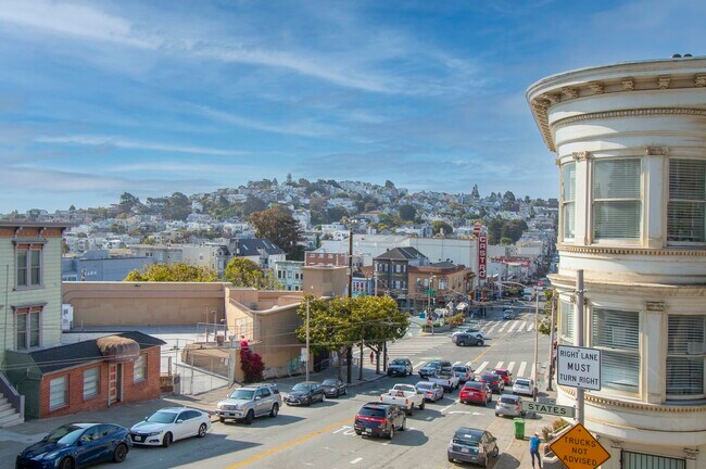Building Photo - 336 Castro St