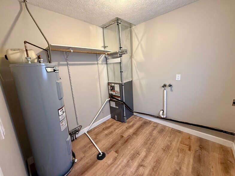 Building Photo - 5363 Burgundy Pl