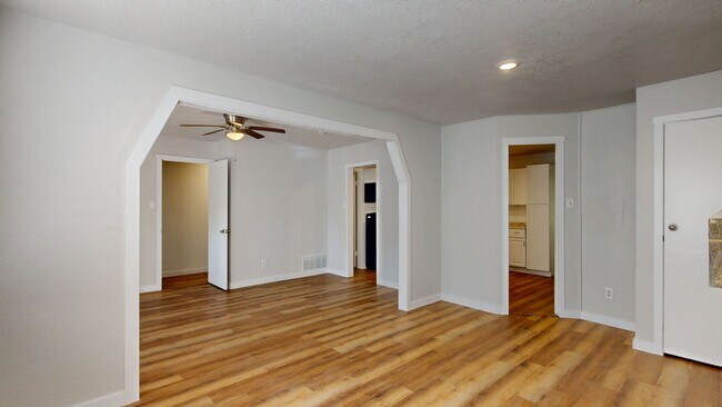 Building Photo - REMODELED HOME READY FOR YOU