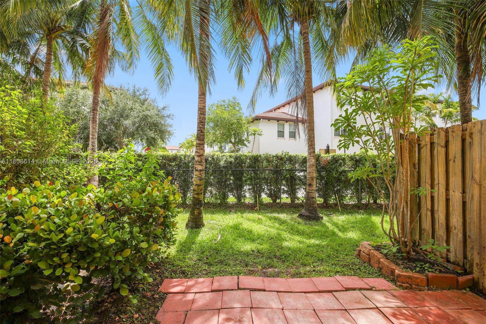 SO FLO Real Estate Group 2741 SW 120th Ter # 305-3 MIRAMAR, FL - 2741 SW 120th Ter