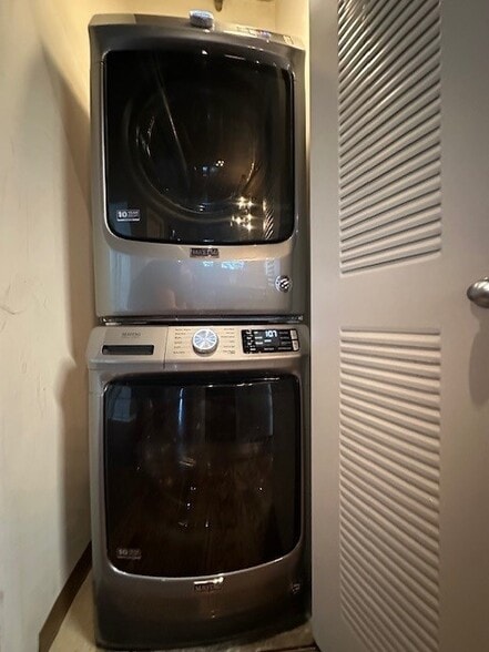 In-Unit Laundry - 1001 W 15th St