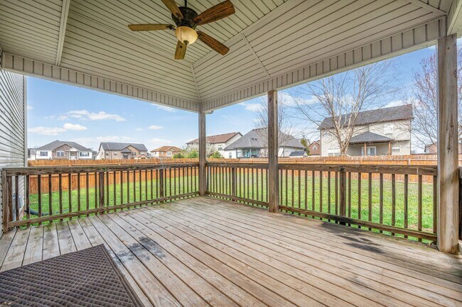 Building Photo - Beautiful, Large Home Close to Ft. Campbell and I24