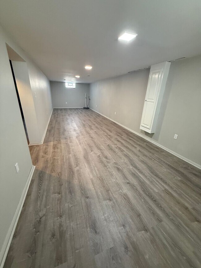 Building Photo - 6840 Middlebrook Blvd