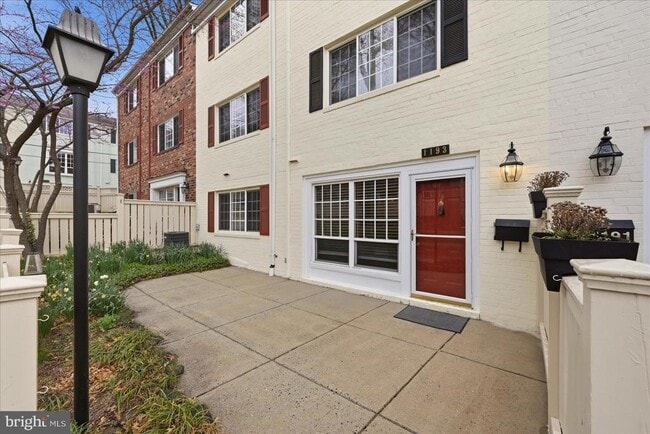 Building Photo - 1193 N Van Dorn St