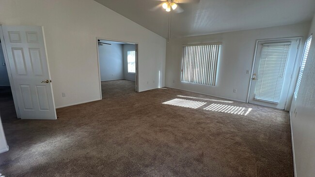 Building Photo - West Lancaster Home