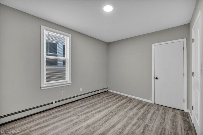 Building Photo - 3010 Daisy Ave