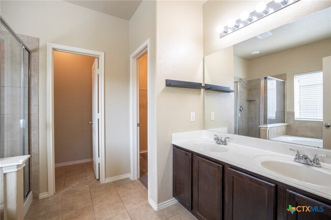 Building Photo - 433 Stonebrook Dr