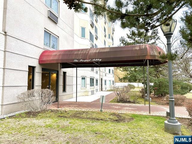 Building Photo - 310 Lookout Ave