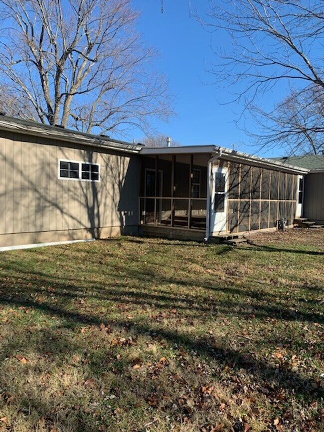 Building Photo - WILLARD 3 Bedroom 2 Bath + Bonus Room