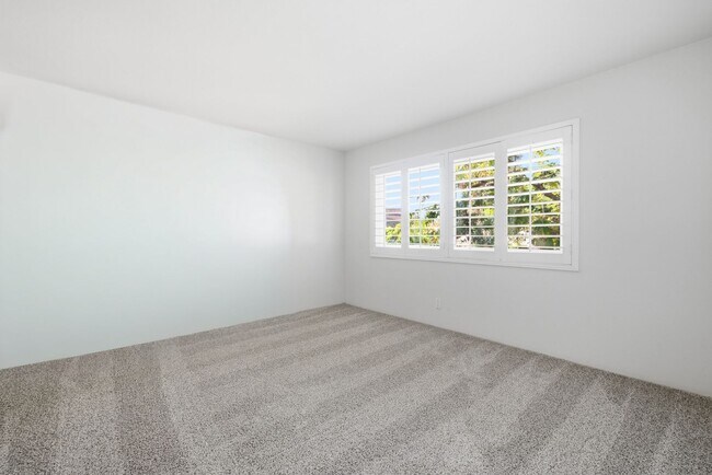 Building Photo - Rare Free-Standing Bluffs Z Plan – Largest...